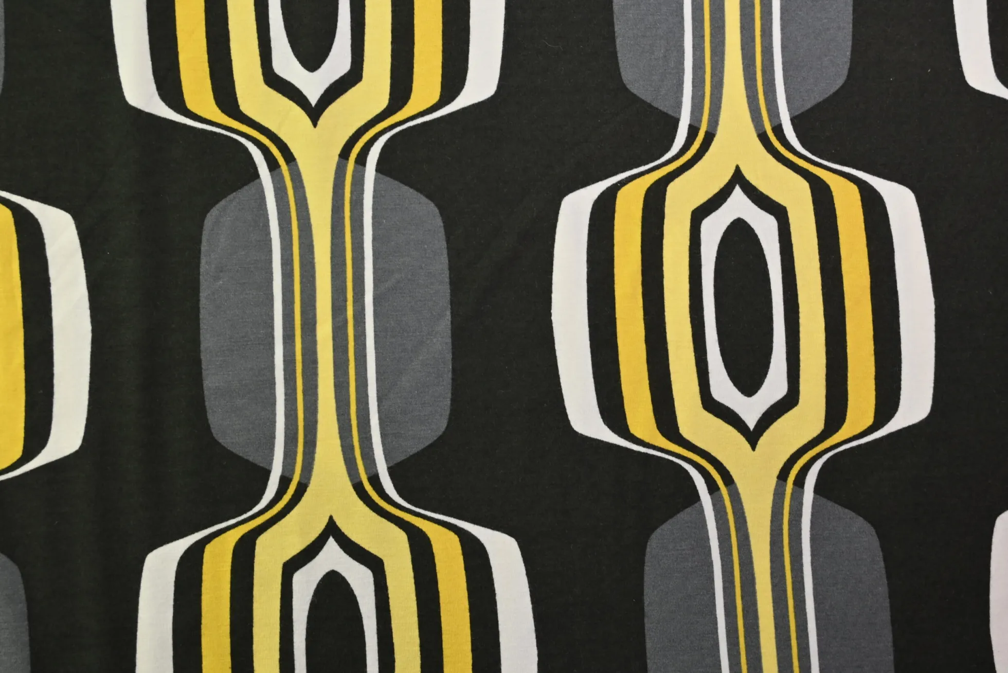 Viscose tricot – Retro Geo Columns