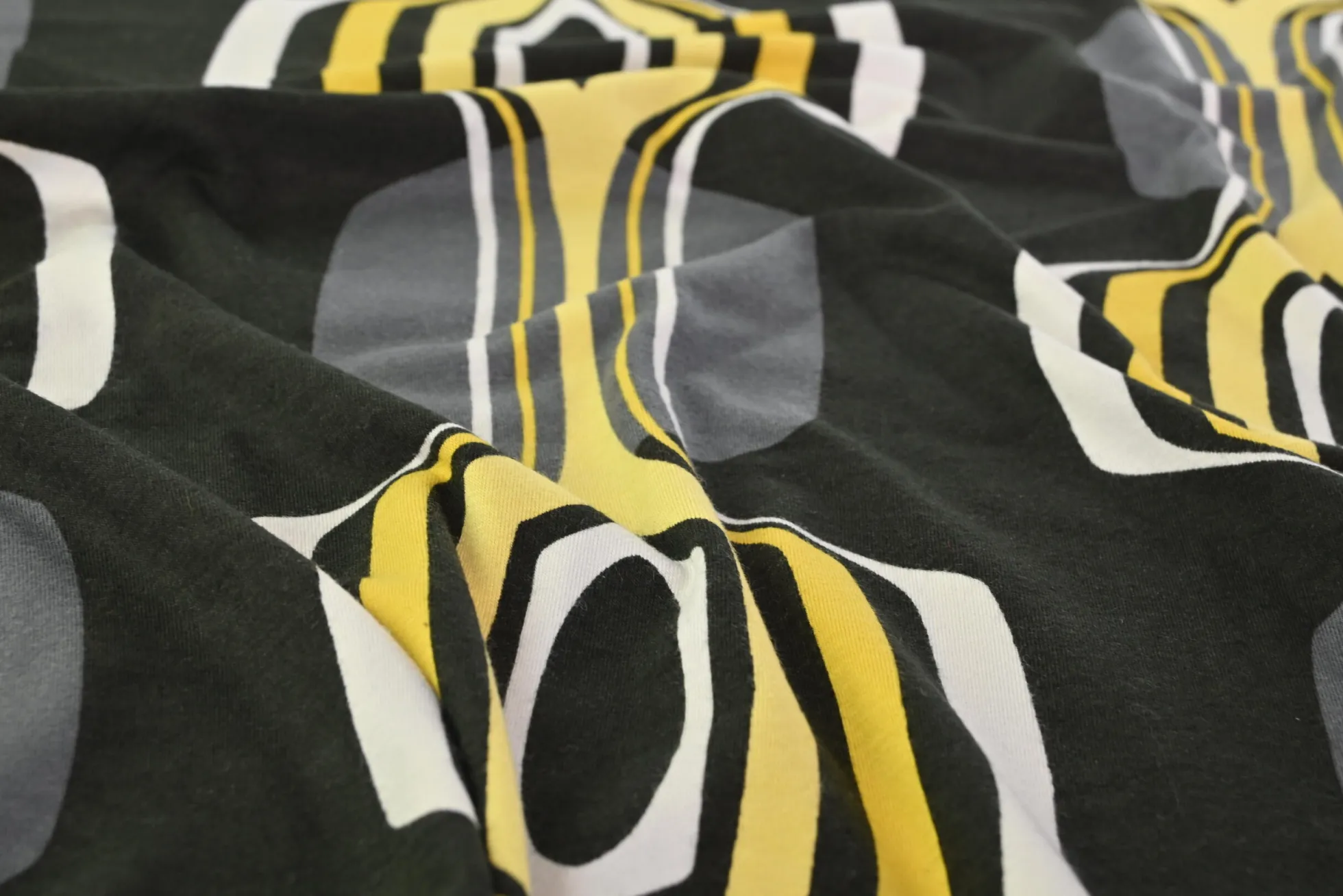 Viscose tricot – Retro Geo Columns