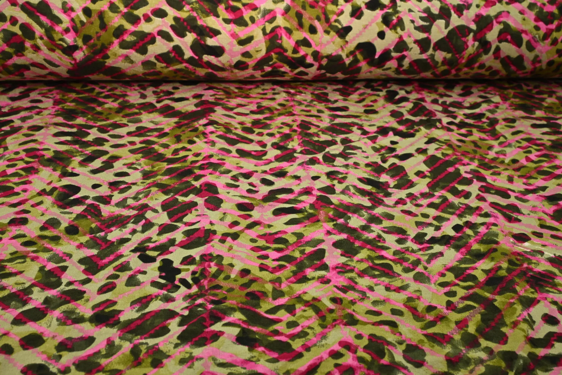 Viscose tricot – Wild jungle old pink