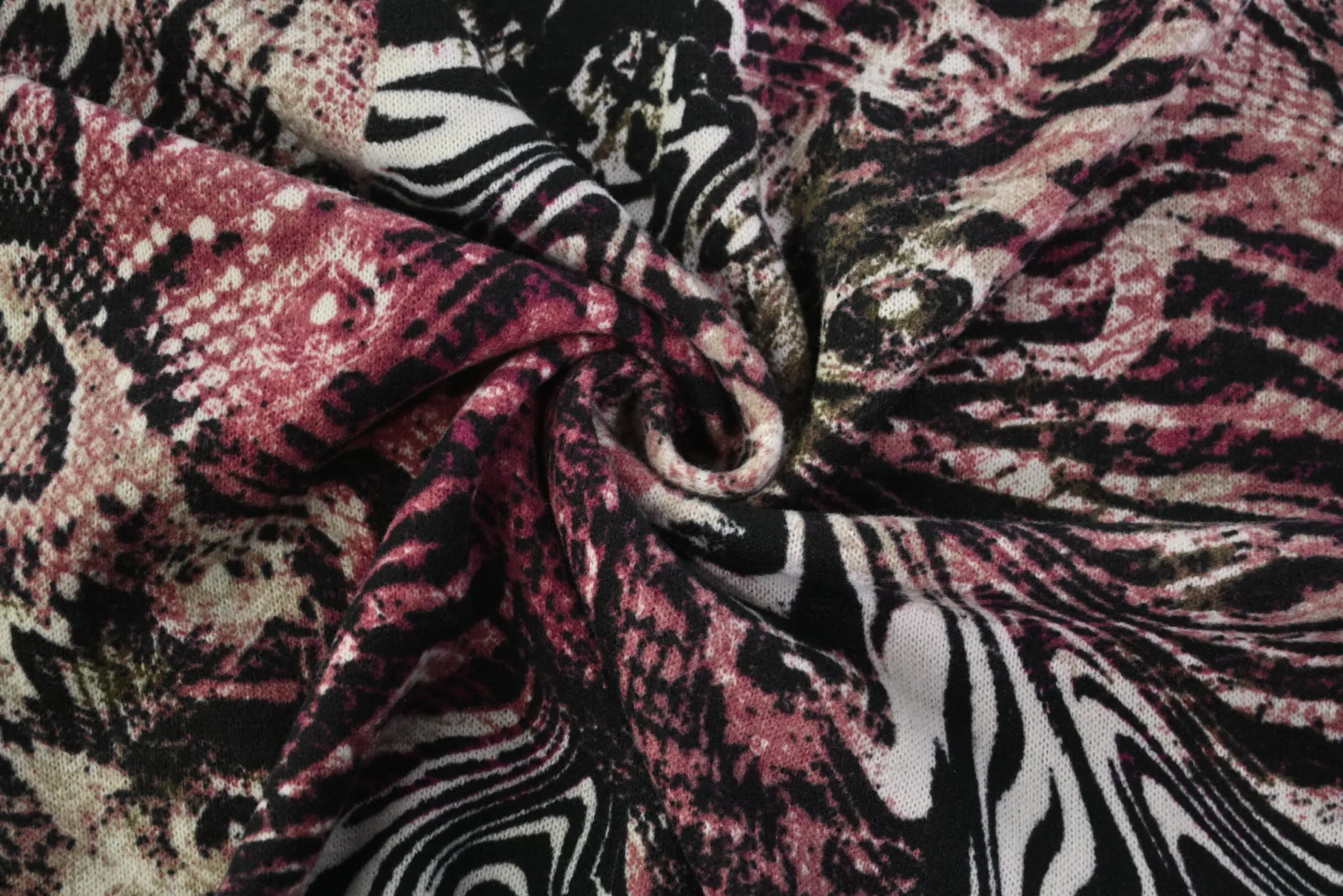 Viscose tricot wooltouch – Animal pink
