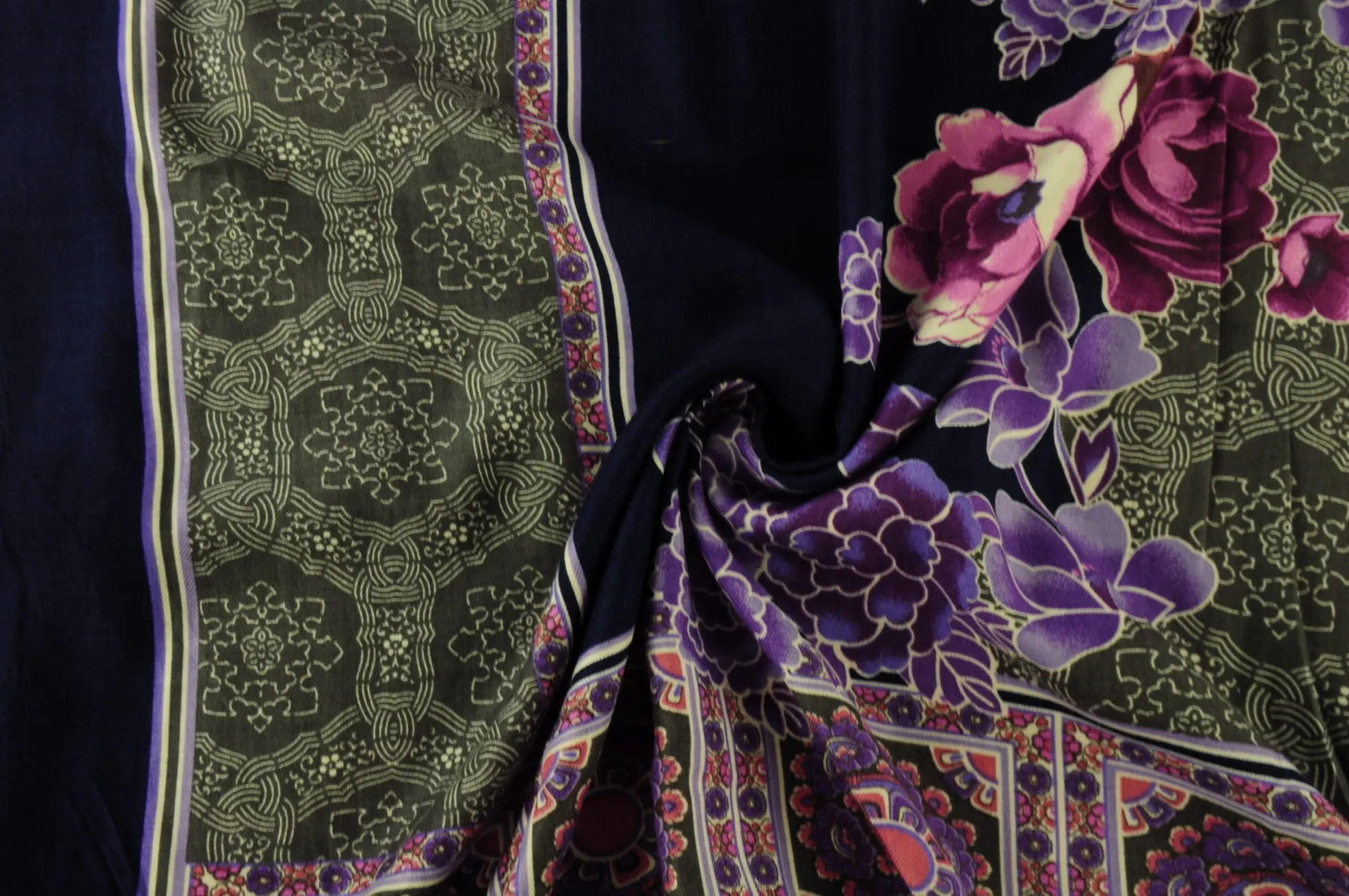 Viscose twill – Purple flower panel 85cm