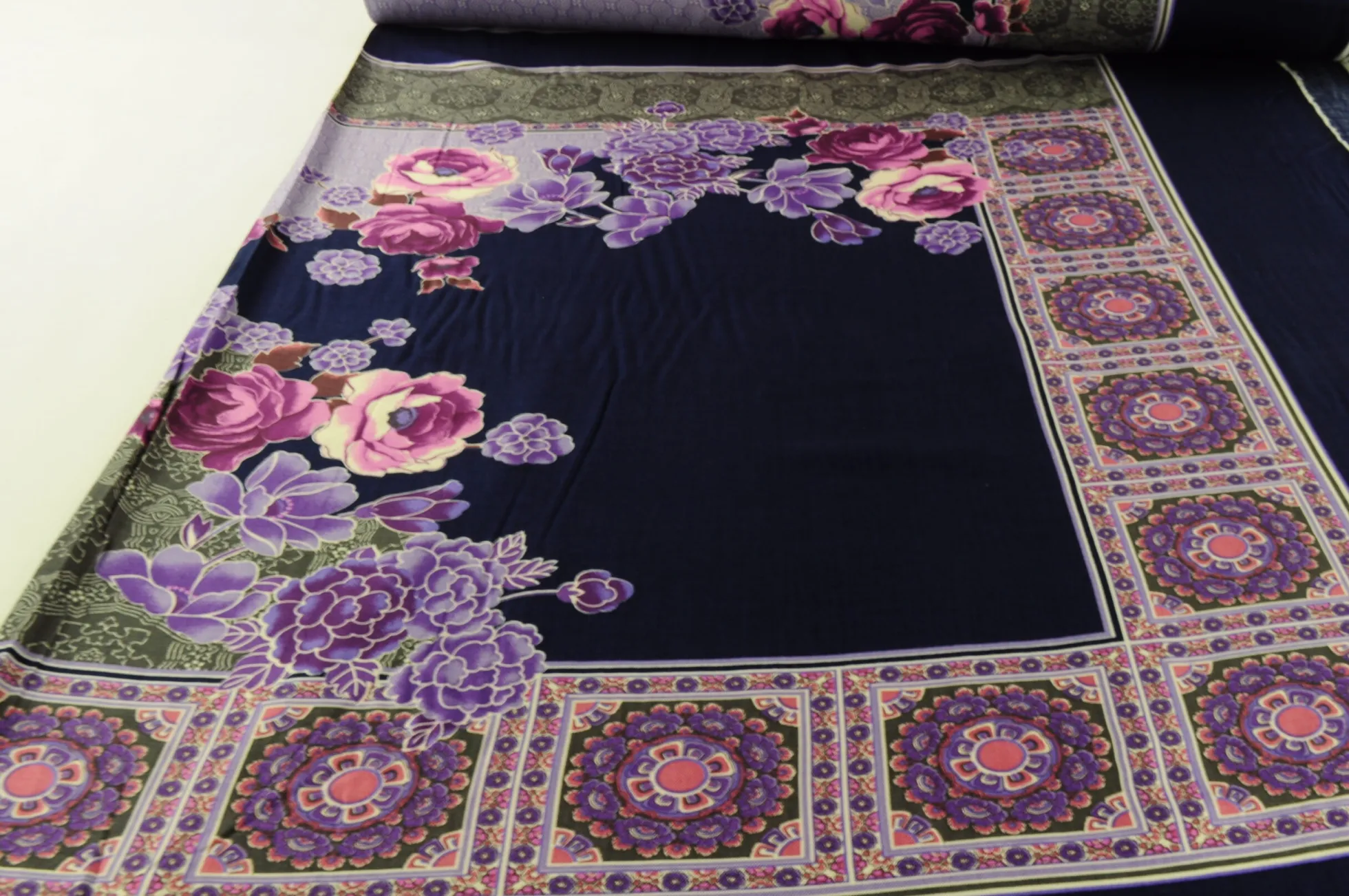 Viscose twill – Purple flower panel 85cm