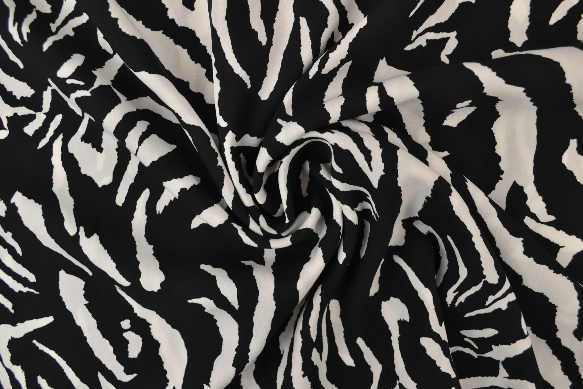 Viscose – Zebra black & white