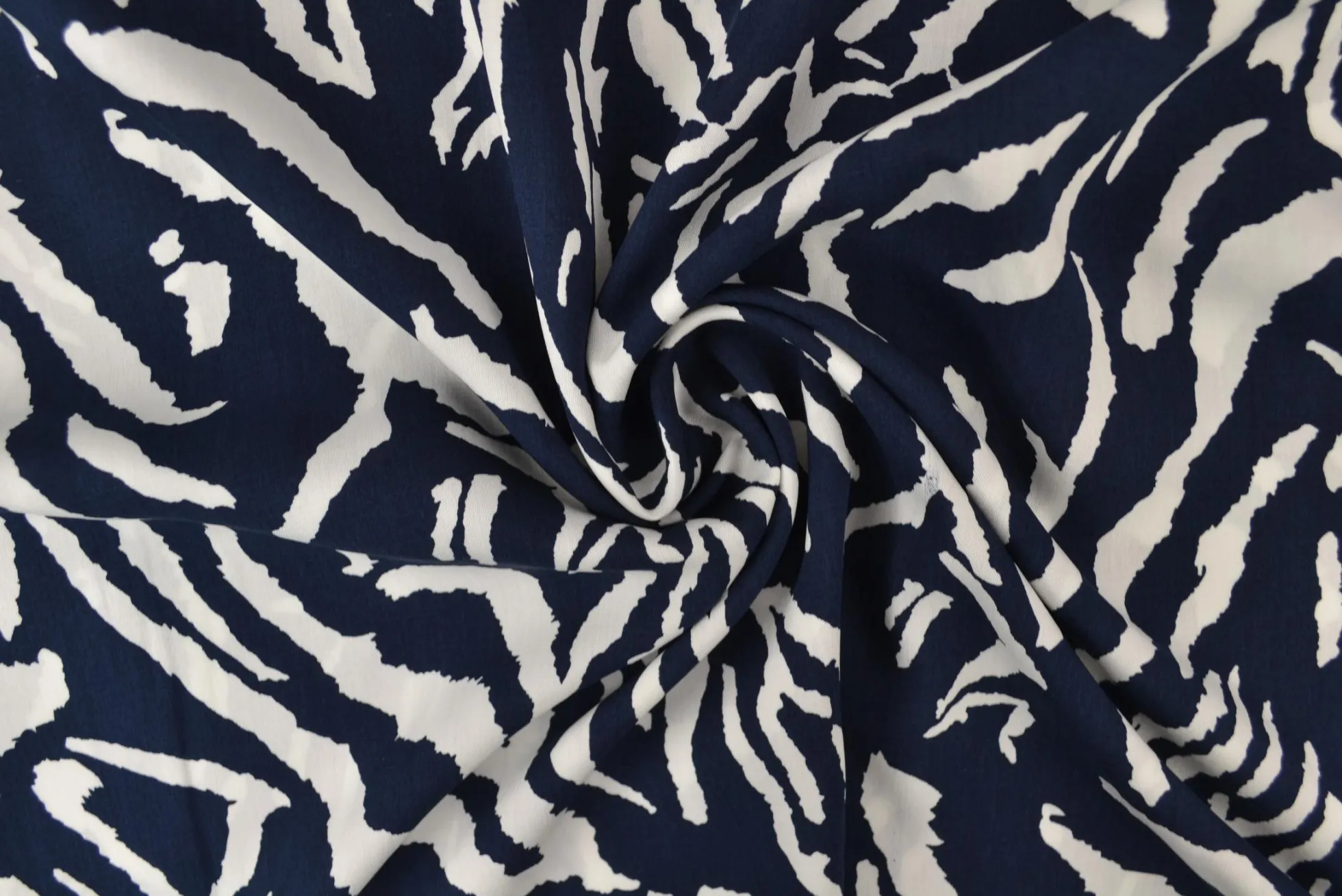 Viscose – Zebra navy