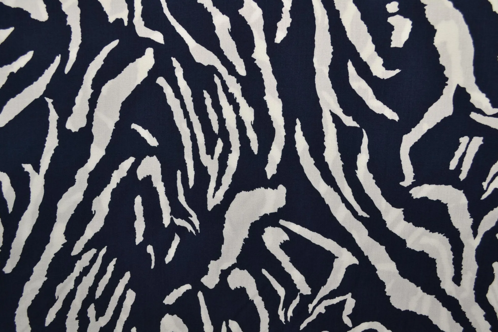 Viscose – Zebra navy