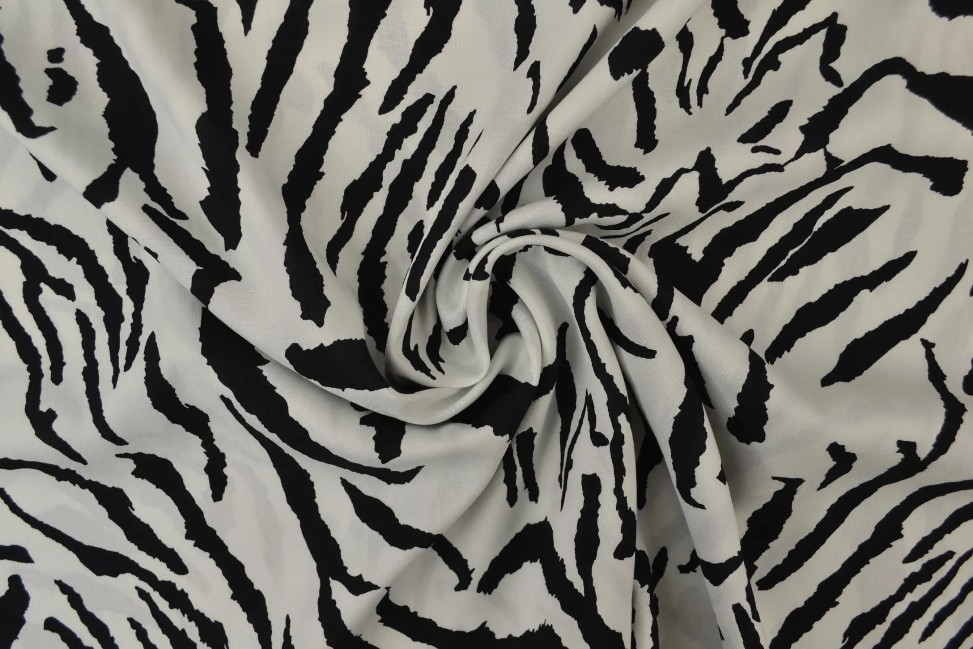 Viscose – Zebra white & black