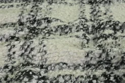 Wollen stof bouclé – Ecru & zwart ruit