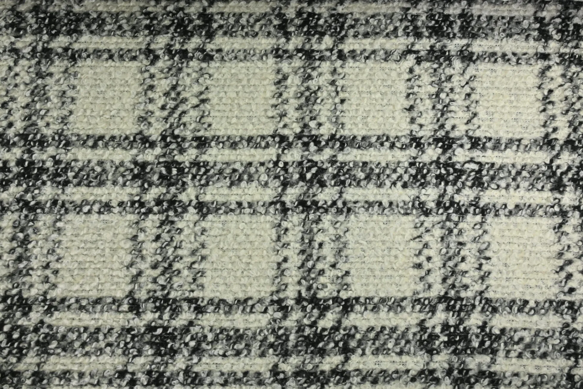 Wollen stof bouclé – Ecru & zwart ruit