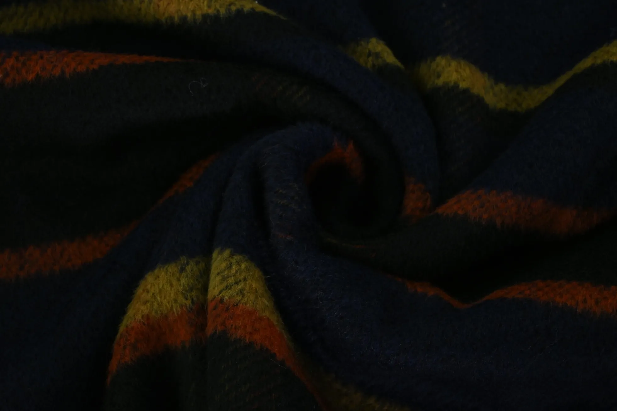 Wollen stof – Navy, zwart, oker & koper ruit